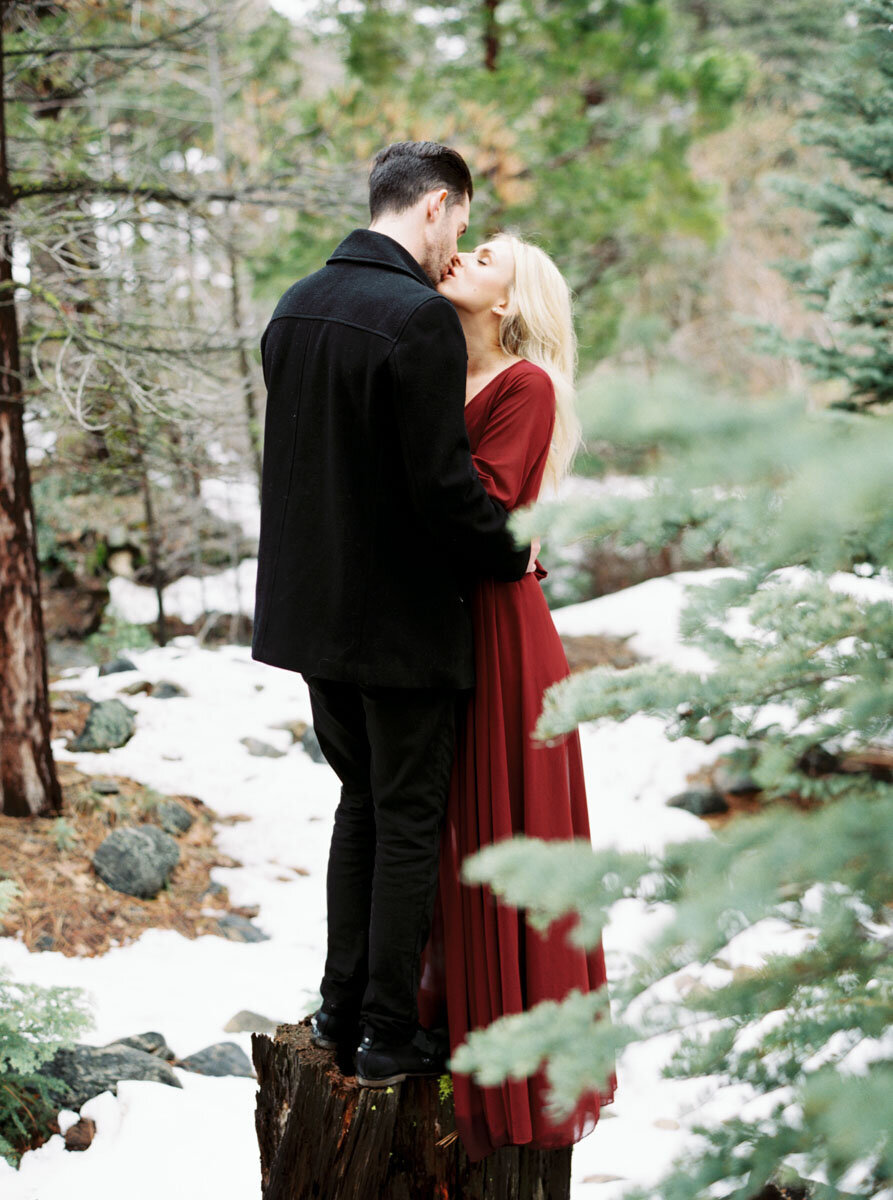 A kiss in the falling snow