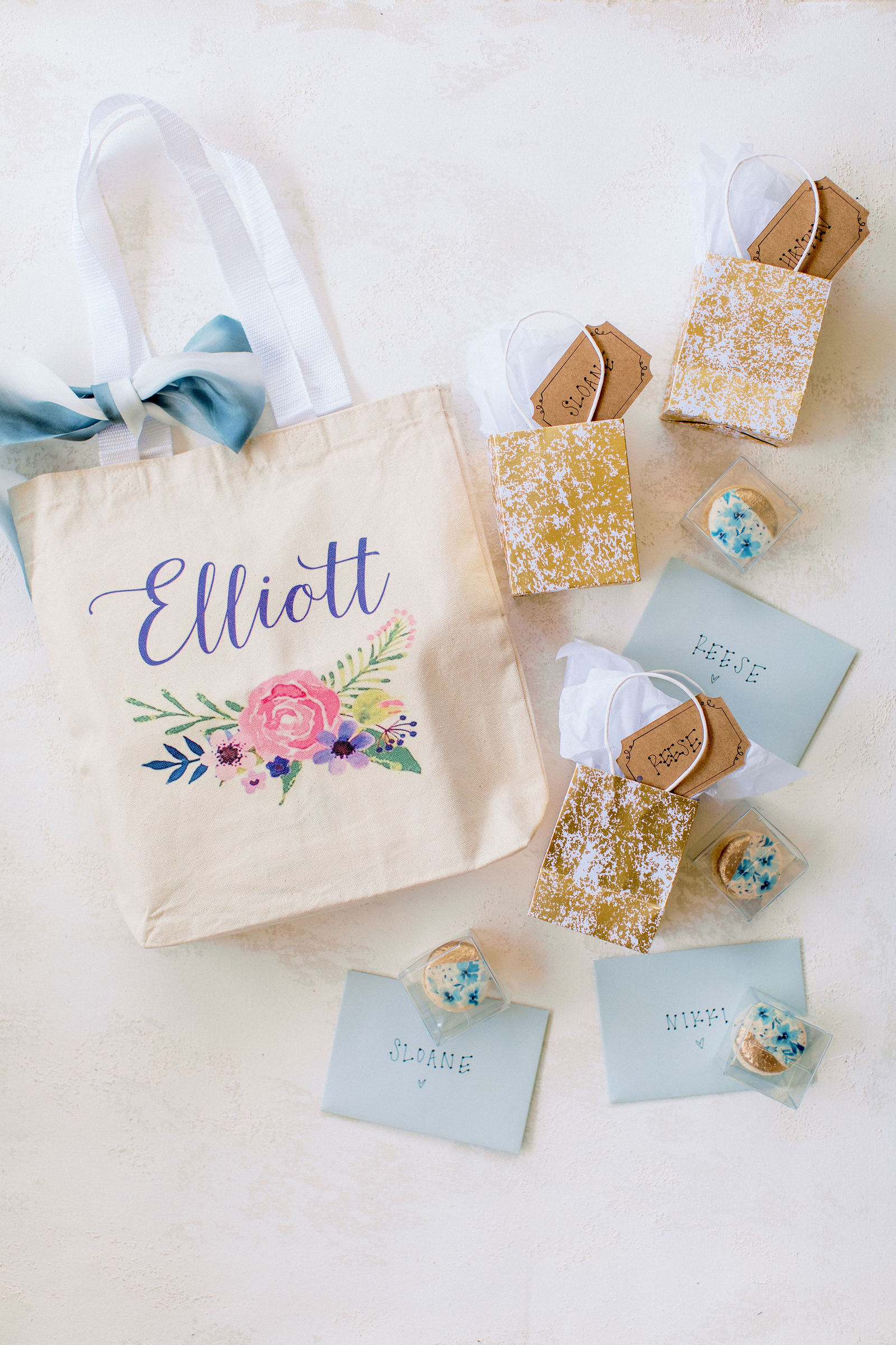 The invitation suite with rings and white roses